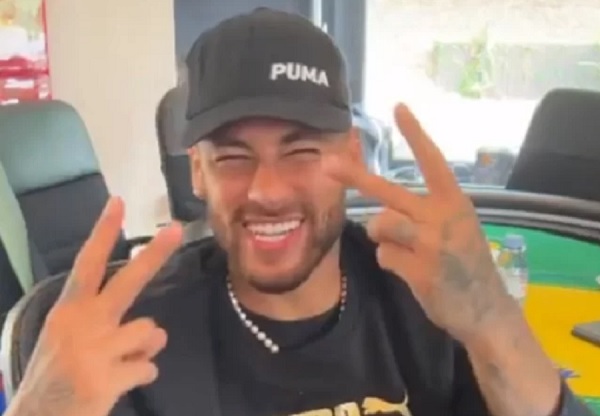  Neymar Jr. pede voto em Bolsonaro para presidente