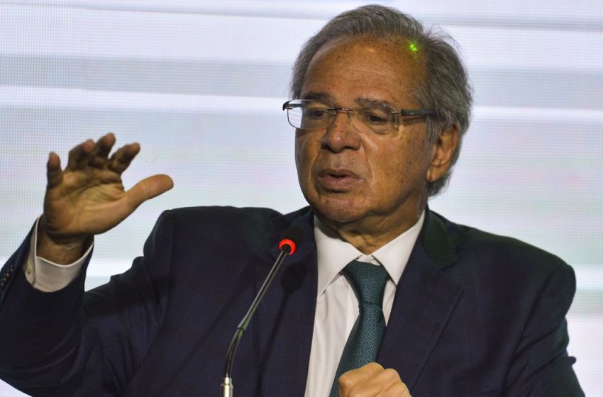  Paulo Guedes garante reajuste do salário mínimo e das aposentadorias