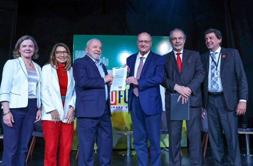  Lula anuncia mais de 15 nomes de Ministros e Ministras que irão compor seu governo nos próximos anos