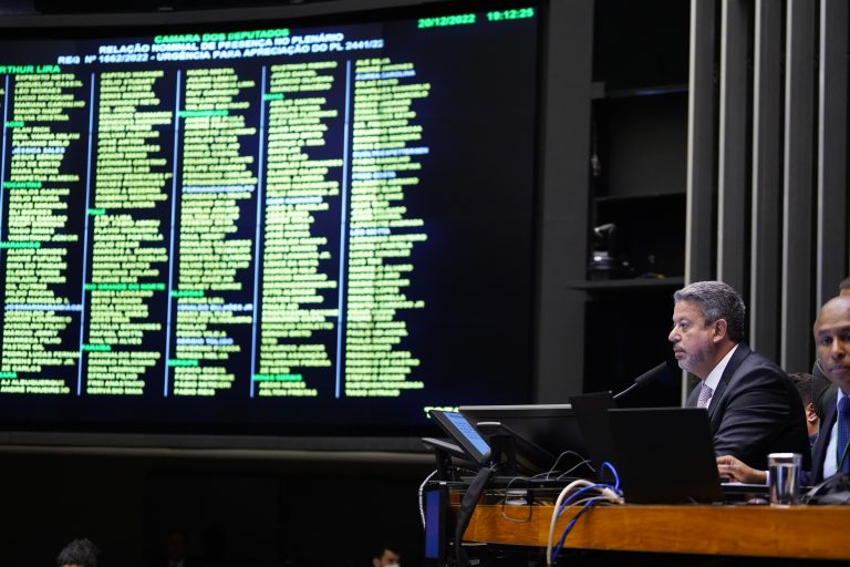  Câmera aprova PEC da transição em primeiro turno