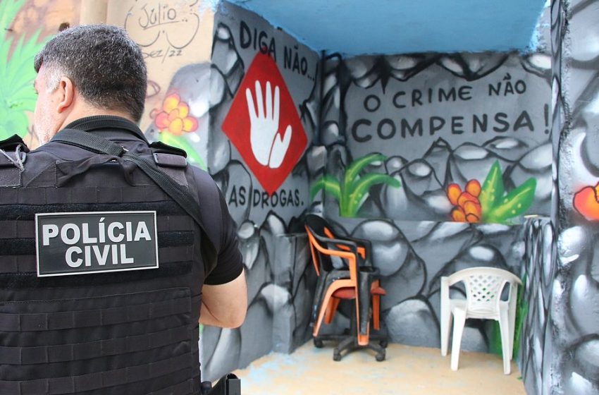  Mais de seis mil porções de cocaína e crack foram apreendidas na Praia do Cantagalo