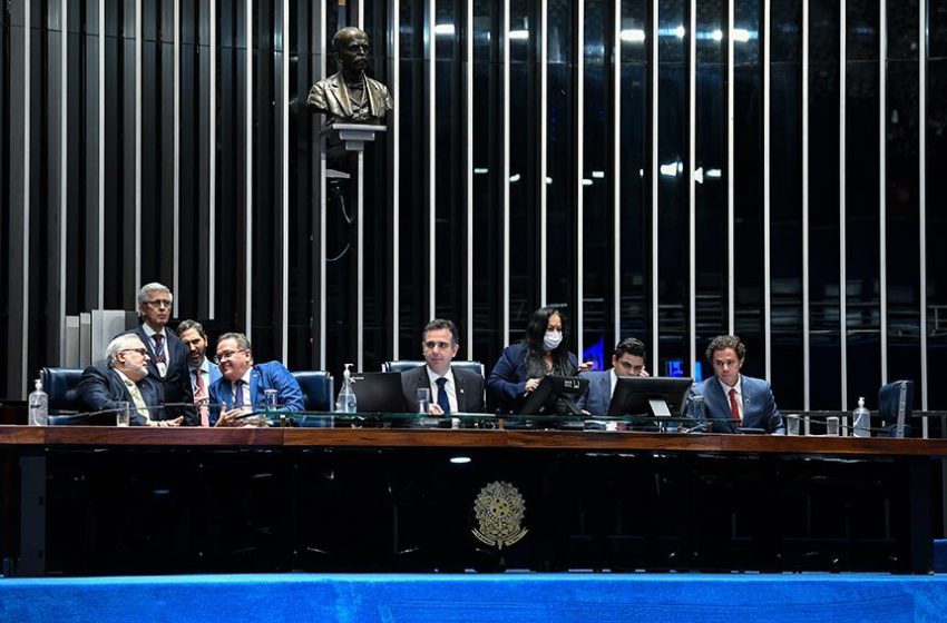  PEC da Transição é promulgada pelo Congresso