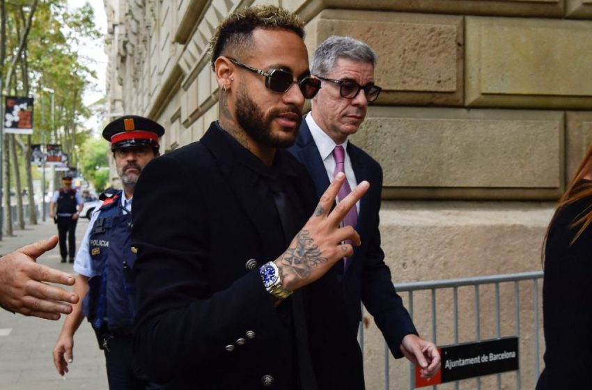  Paris Saint-Germain cogita tirar Neymar do time na próxima janela de transferências