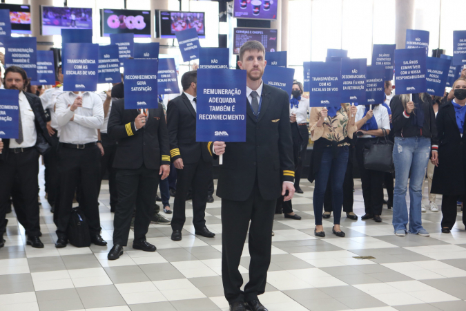  Greve de pilotos e comissários atrasa voos em aeroportos