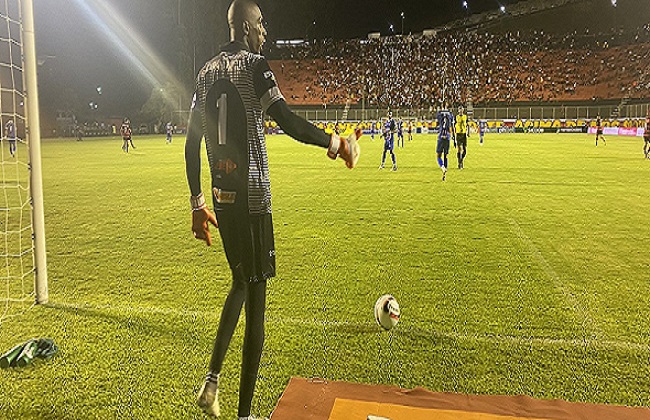  Goleiro do Doce Mel sofre ataque racista e homofóbico em jogo contra o Vitória