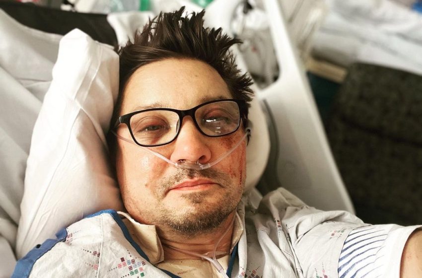  Jeremy Renner publica foto no Instagram para agradecer aos fãs