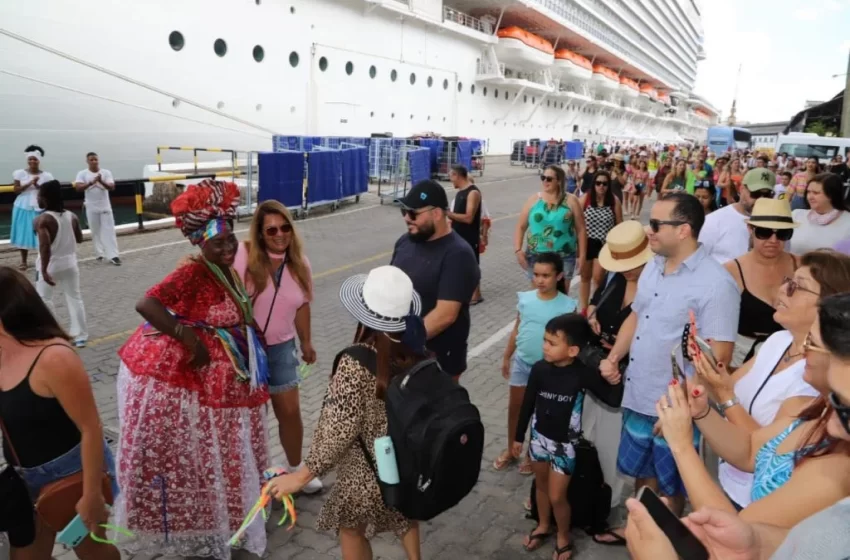  Em apenas dois dias, Salvador recebe 14,5 mil turistas de cruzeiros