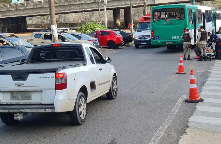  Homem atropela três pessoas na Rótula do Abacaxi em Salvador