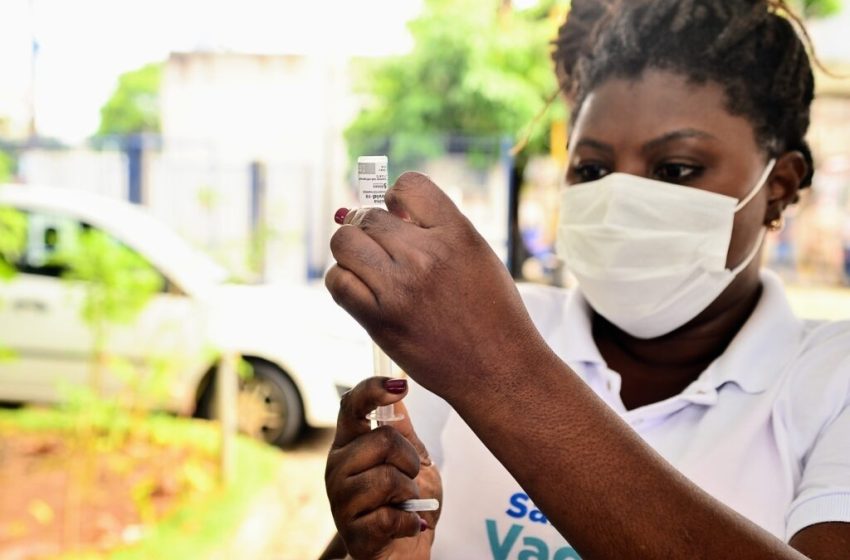  Saúde alerta população para se vacinar contra a covid; apenas 50% tomou a 4ª dose