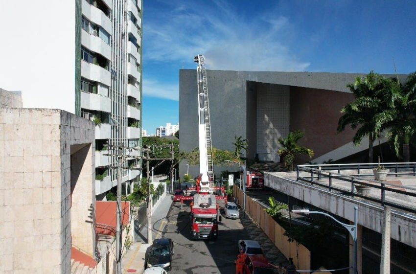  Incêndio no TCA: Defesa Civil inicia operação de rescaldo