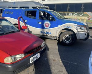  Apolo intercepta dupla com carro roubado no Ferry