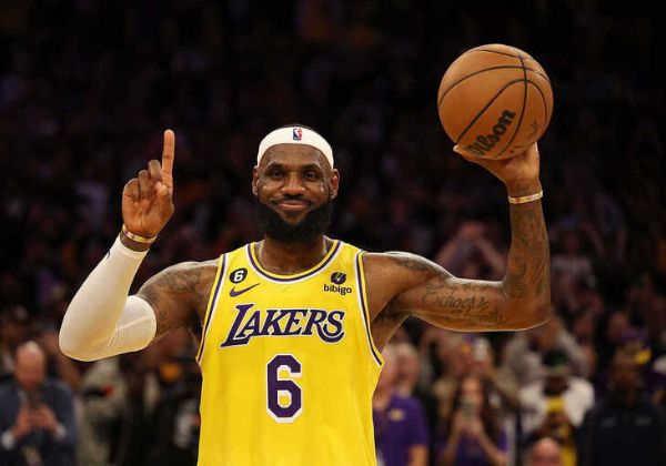  LeBron James se torna o maior pontuador da história da NBA