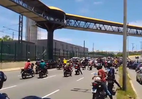  Motoristas de aplicativo fazem novo protesto e reivindicam a regularização da categoria