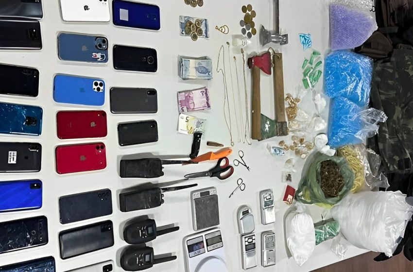  PM prende homem com 20 celulares roubados durante a folia