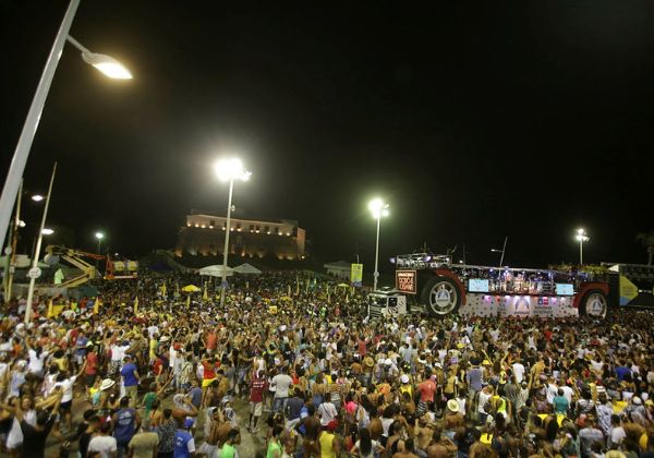  Carnaval pode movimentar R$ 2,4 bilhões nos setores do comércio e turismo