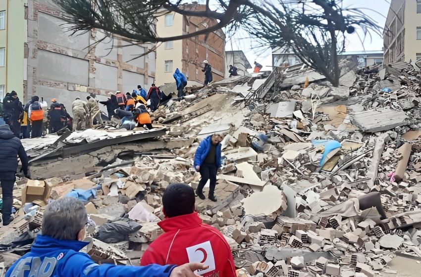  Família é salva 101 horas após terremoto que atingiu a Turquia