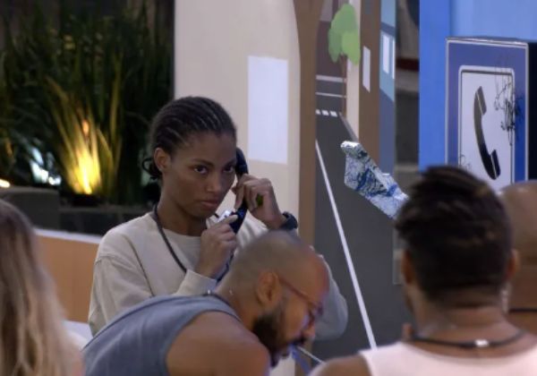  BBB 23: Tina atende Big Fone e indica duas pessoas ao paredão