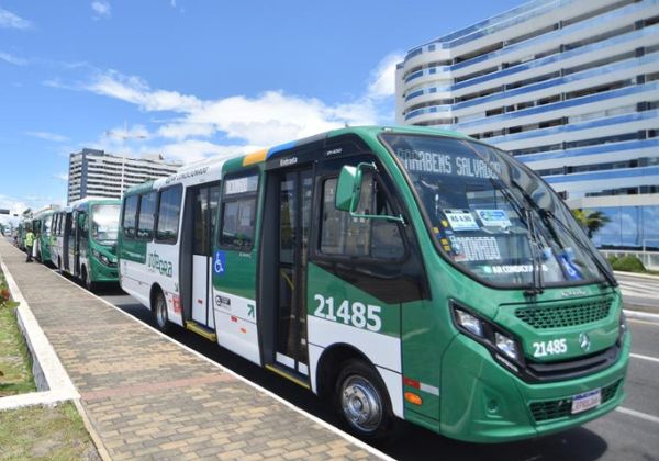  Prefeitura entrega 41 novos ônibus com ar-condicionado e torna linha Lapa x Barra 100% climatizada