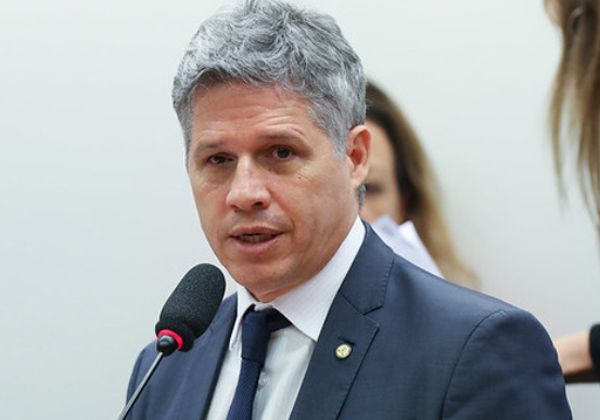  Ministro enfatiza importância de produzir o óleo da Cannabis no Brasil: “Nós precisamos plantar aqui”