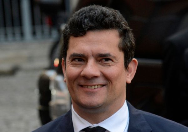  Sérgio Moro pede apoio de Lula a projeto e reclama de frase polêmica do presidente