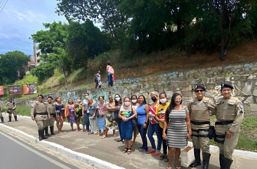  Esquadrão Águia realiza Blitz na Av. Garibaldi em homenagem ao Dia Internacional da Mulher