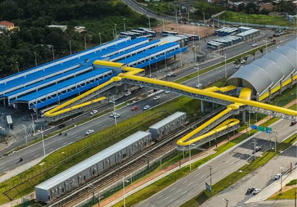  Cachorro invade trilhos da linha 2 do metrô de Salvador; operação fica mais lenta