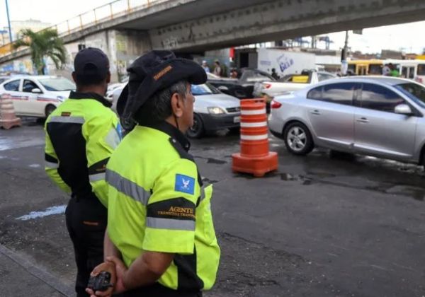  Trânsito é reforçado no entorno do Mercado do Peixe por conta da Semana Santa