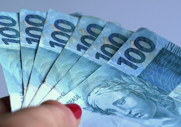  Governo confirma salário mínimo de R$ 1.320 a partir de maio