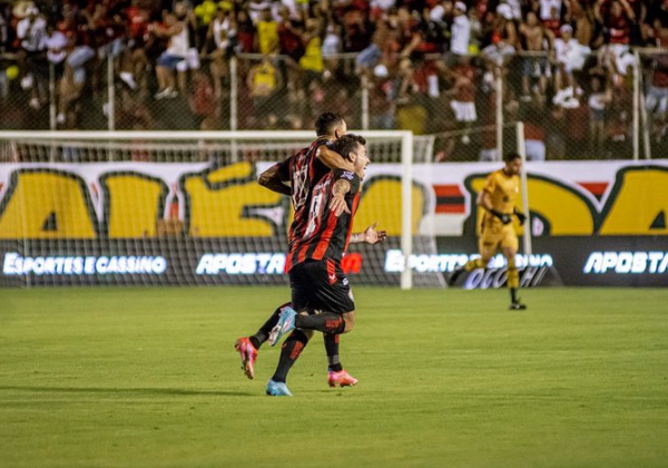  Vitória estreia na série B com goleada