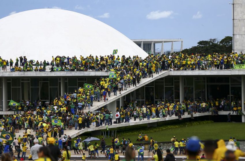  STF tem placar de 7 a 0 para tornar réus mais 200 envolvidos no 8/1