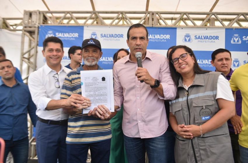  Prefeitura inaugura novo centro de convivência e entrega títulos de propriedade no conjunto Baixa Fria