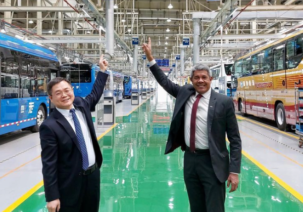  Jerônimo Rodrigues inicia negociação para atrair fábrica chinesa de ônibus elétrico para a Bahia