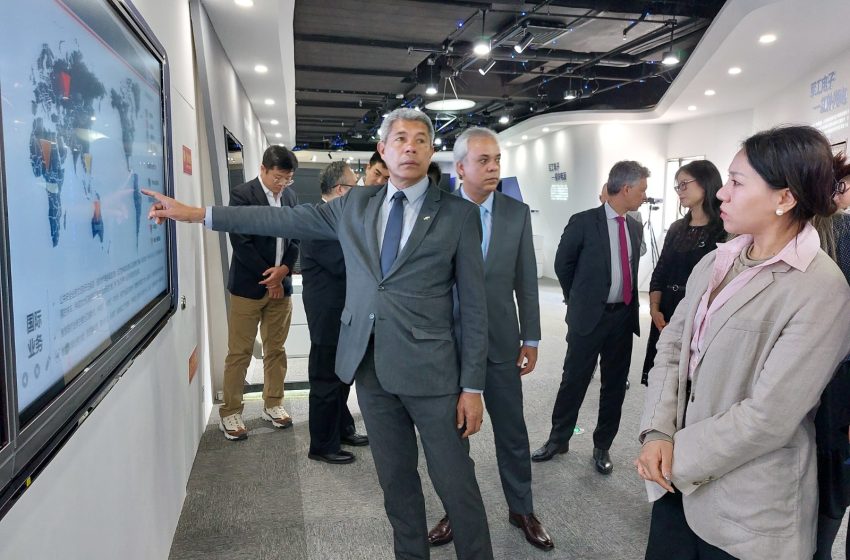  Jerônimo visita empresas de tecnologia na China, e estuda trazer conceito de cidades inteligentes