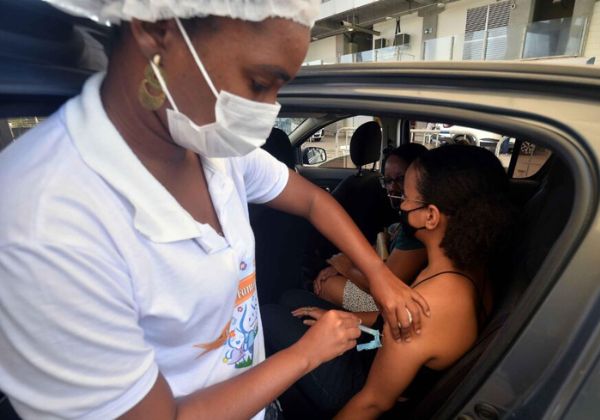  DIA D: Salvador mobiliza mais de 80 pontos de vacinação contra gripe e Covid-19 neste sábado (6)