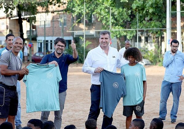  Bahia e Prefeitura de Salvador firmam parceria para administrar campos de futebol