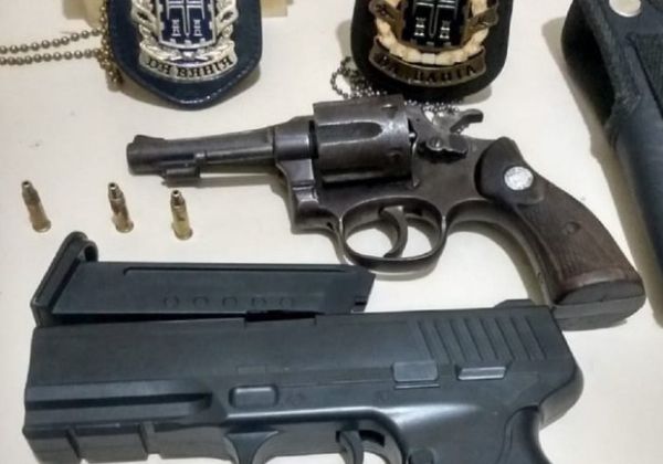  Homem que ameaçou de morte a ex-companheira é flagrado com armas