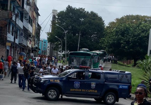  Ex-funcionários da CSN se agridem durante manifestação na Lapa