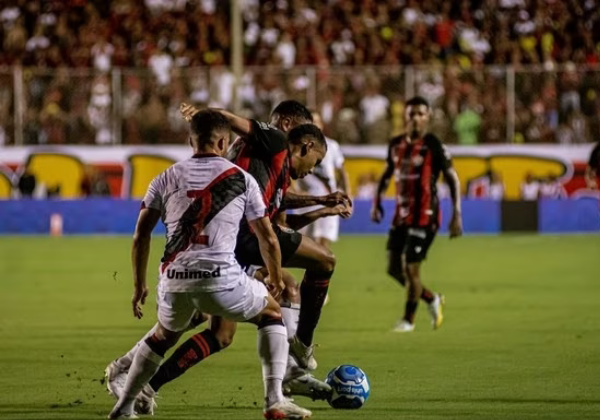  Vitória perde invencibilidade na Série B