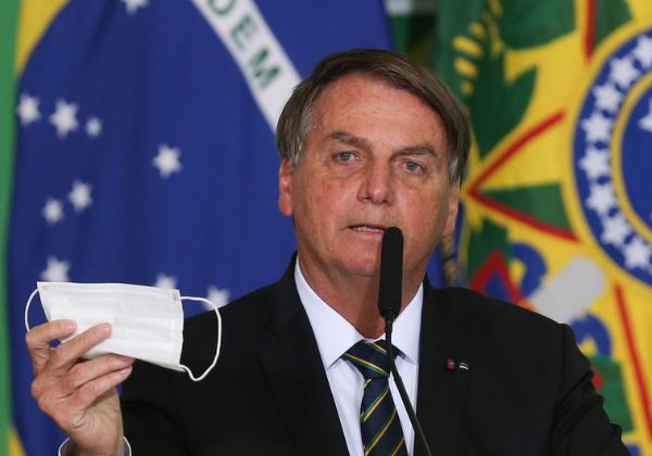  Justiça bloqueia R$ 87 mil de Bolsonaro por multas durante pandemia