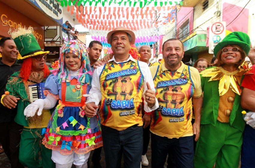  Jerônimo Rodrigues participa de marchinhas tradicionais no São João de Gandu