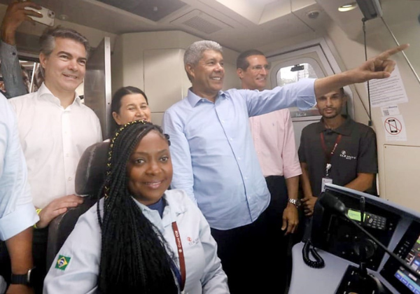  Jerônimo entrega nova estação do metrô de Salvador