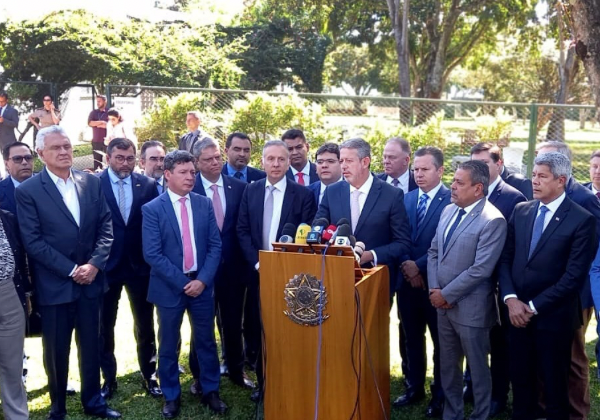  Em Brasília, Jerônimo se reúne com presidente da Câmara dos Deputados e governadores para debater reforma tributária