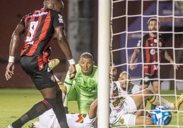  De virada! Vitória vence Sampaio Correa e se mantém no G4