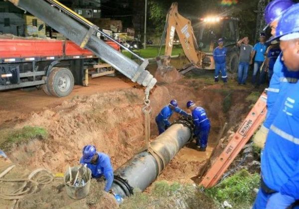  Embasa conclui trabalho no conserto de linha distribuidora no Vale do Canela