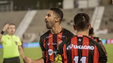  Segue o líder! Vitória vence mais uma e se mantém na liderança da Série B