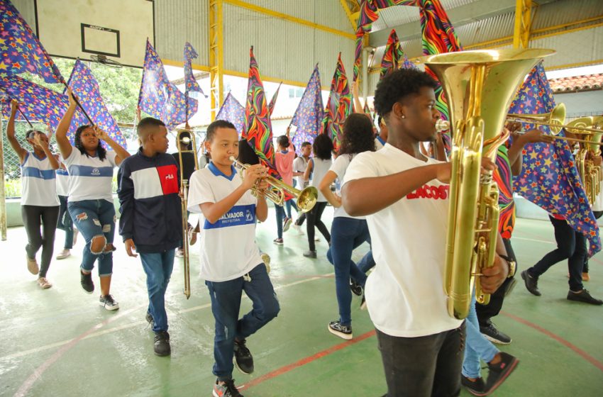  Escolas municipais de Salvador ensaiam fanfarras para desfile do 2 de Julho  