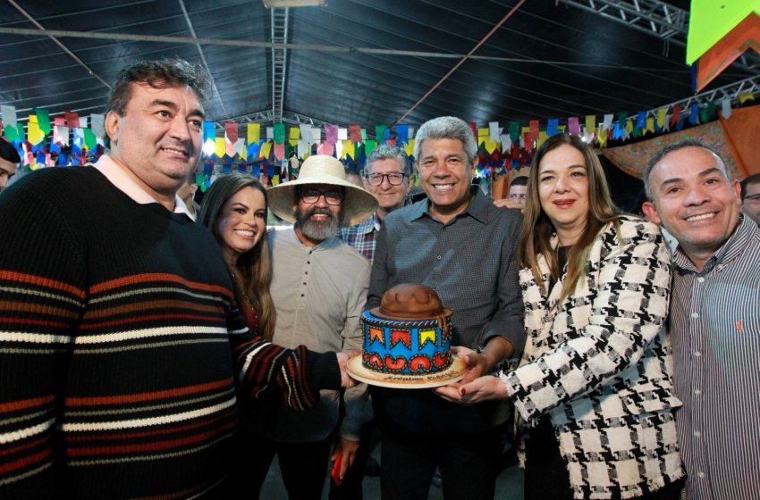  Jerônimo Rodrigues destaca aquecimento da economia durante participação na festa de São João em Senhor do Bonfim