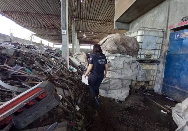  Cerca de 1,5 tonelada de fios de cobre é apreendida em galpão no bairro de Pirajá