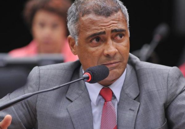  Romário é internado no Rio de Janeiro após passar mal