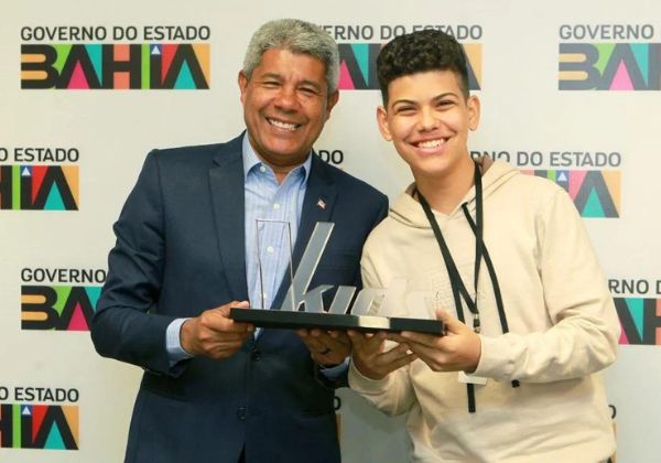  Vencedor do ‘The Voice Brasil Kids’ é recebido pelo governador